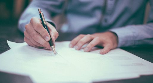 Umowa pożyczki lub kredytu? Przeczytaj, zanim podpiszesz