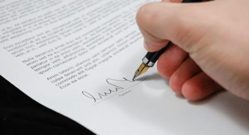 Klauzule abuzywne w umowach kredytowych - kiedy prowadzą do usunięcia WIBOR-u lub SKD?